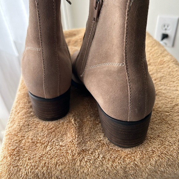 Tan taupe colored boots, looks like suede - Picture 2 of 6
